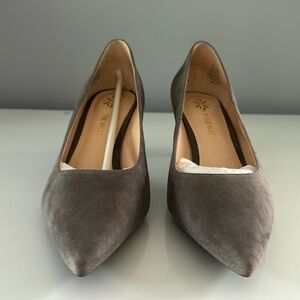 2” heel Ladies Nine West pumps, barely wore